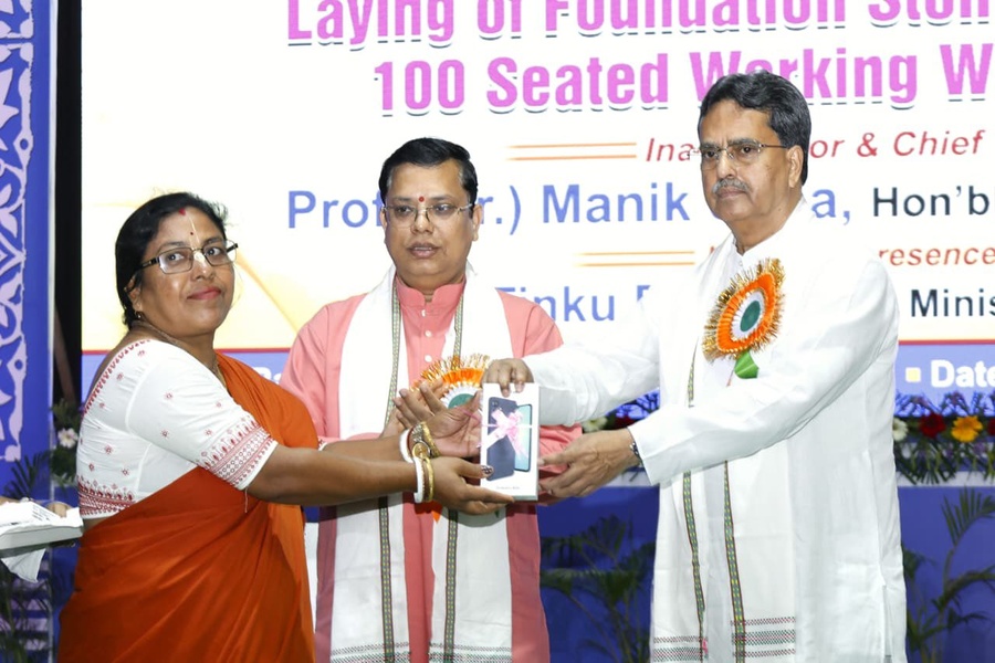 11,130 Smartphones Distributed to Anganwadi Workers under Poshan Abhiyan: CM