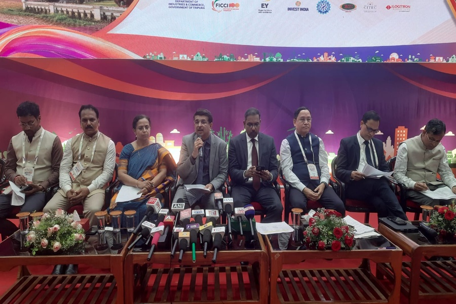 342 MoUs Worth Rs 1.21 Lakh Crore Sig...