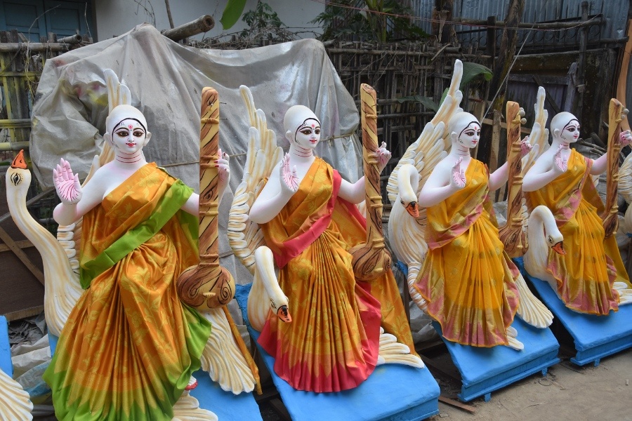 Artisans Busy as Saraswati Puja Nears, Clay Idols Come to Life