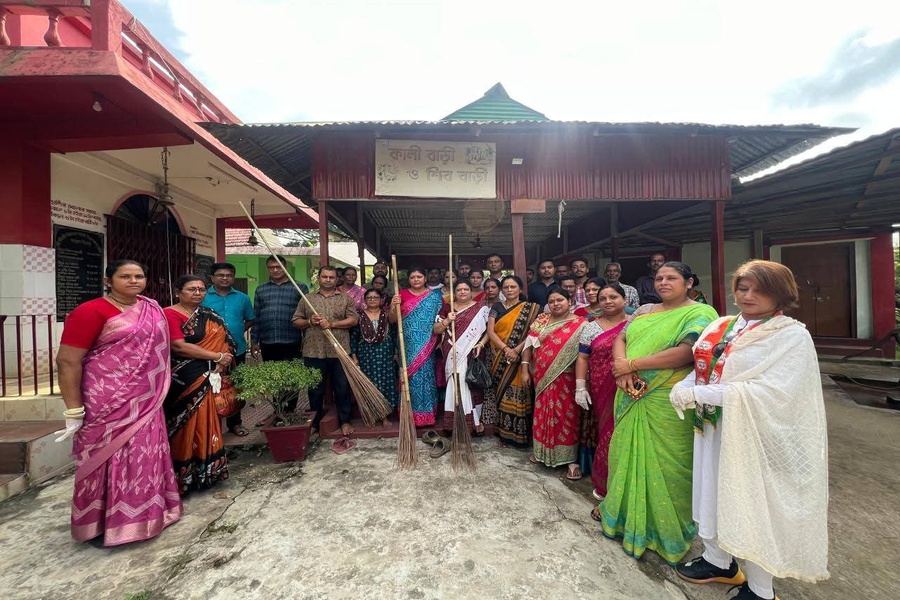 BJP Mahila Morcha Felicitates Sanitation Workers on PM Modi’s Birthday