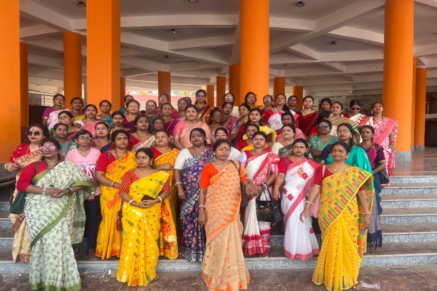 BJP Mahila Morcha gears up for grand welcome to PM, Offers puja at Mata Bari