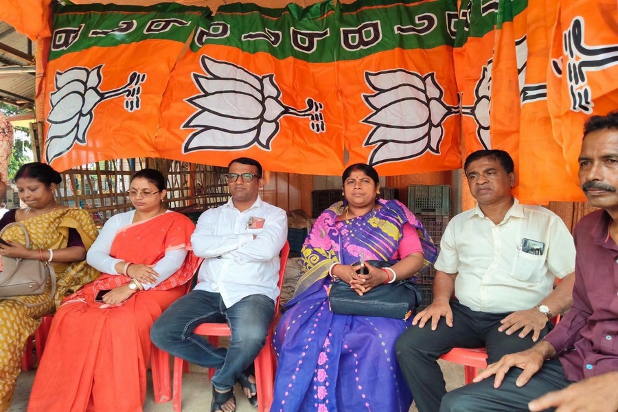 BJP Stages Protest against CPIM Over ...