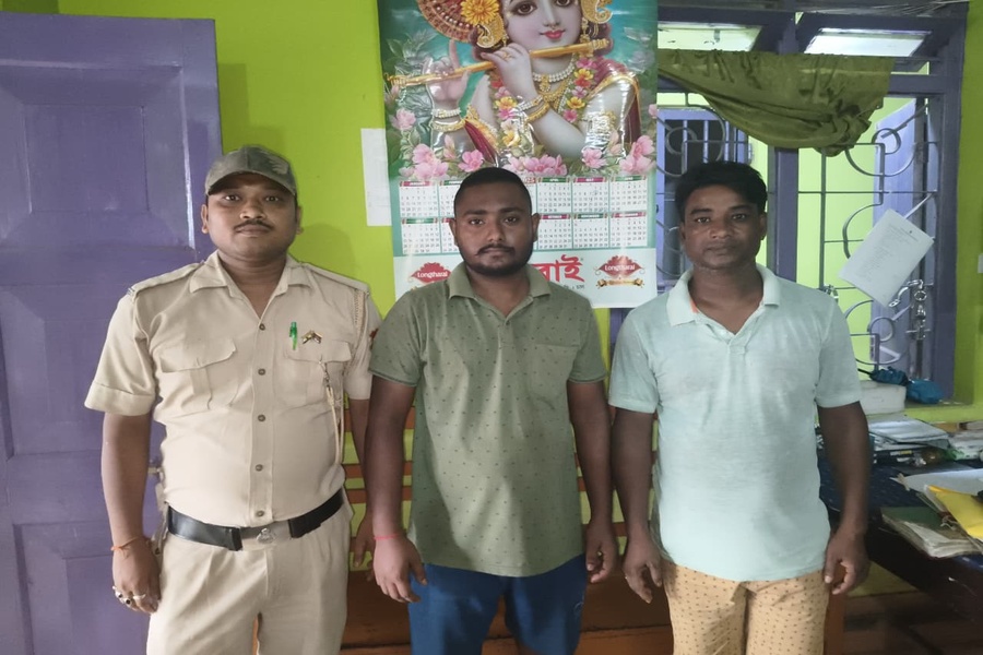 BSF seizes illegal liquor worth Rs 2.5 Lakh, two held in Tripura