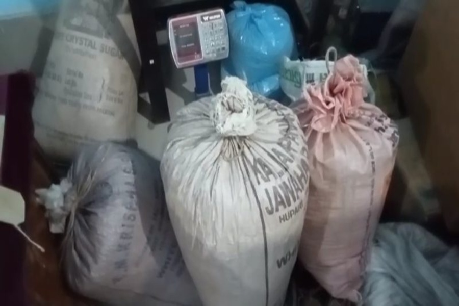 Man held with 36 kg ganja in night op...
