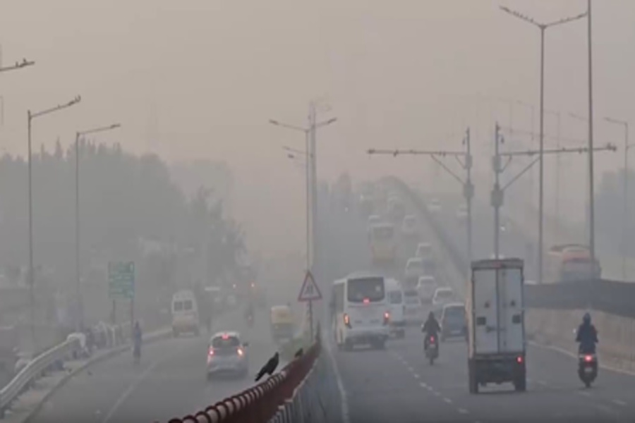 Toxic Smog Chokes Delhi as AQI Stays Above 400 for Third Straight Day