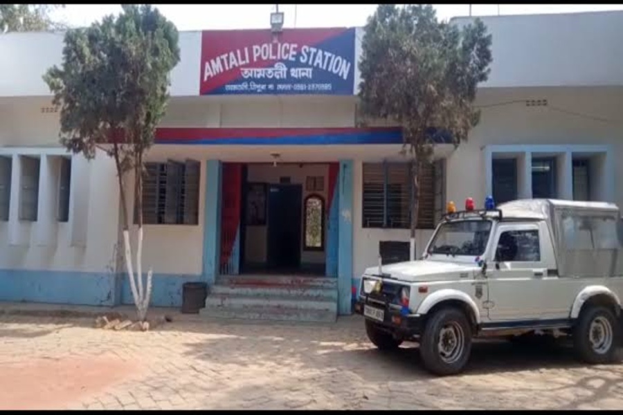 Elderly Woman Seeks Police Help, Accu...