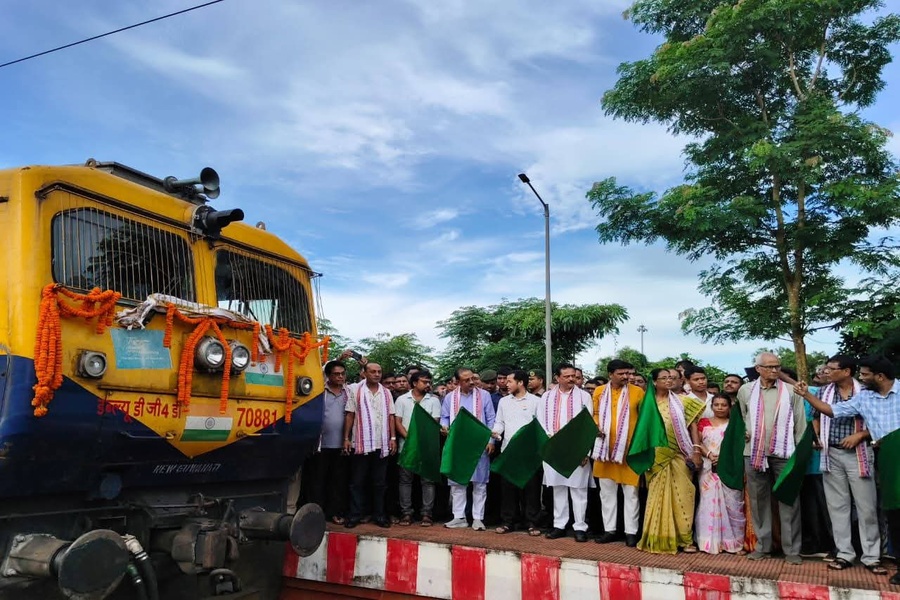 Kanchenjungha Express begins stoppage at Jolaibari, Belonia Stations