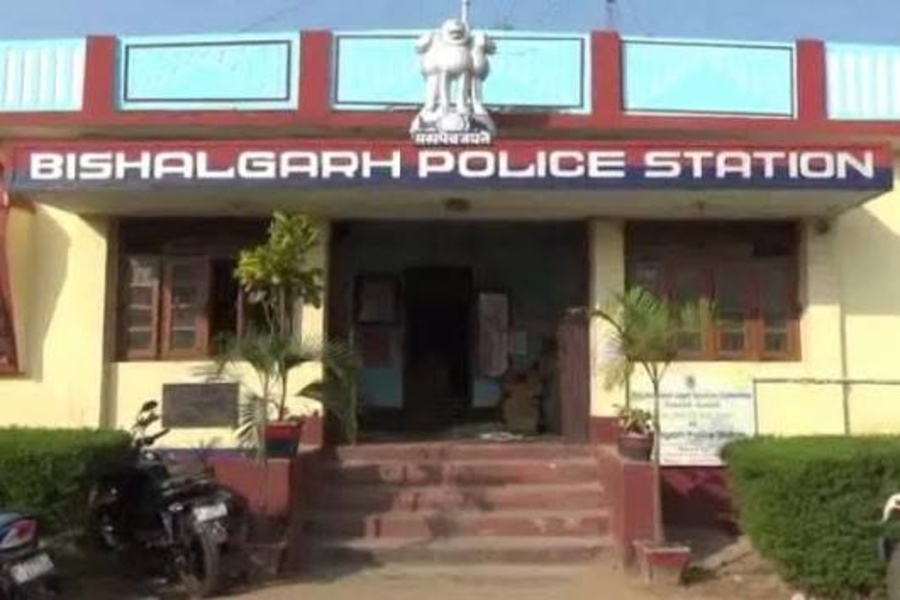 Four Tripura Police personnel Closed ...