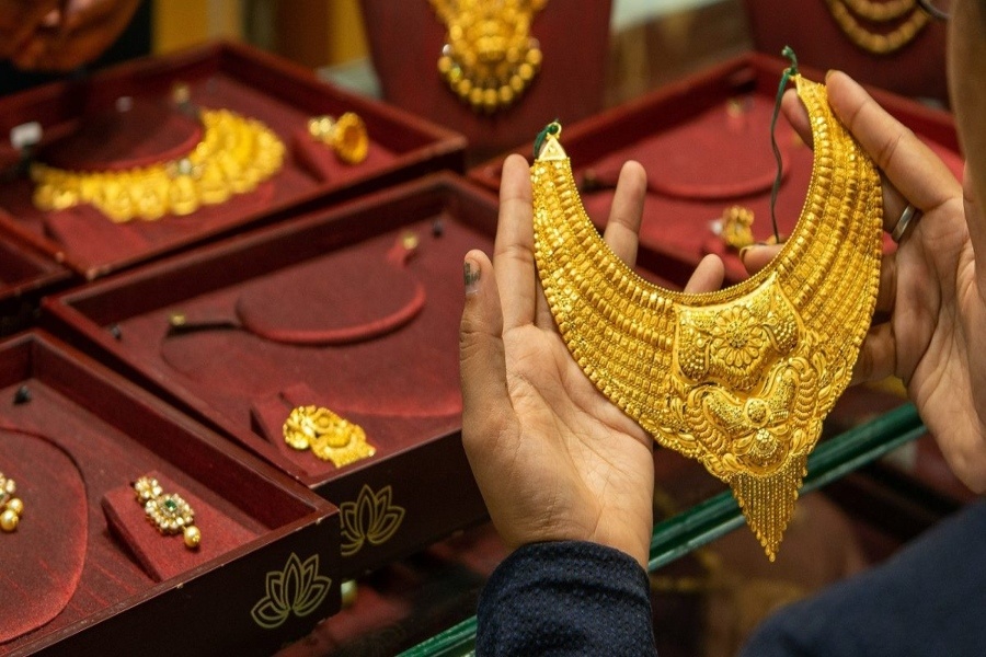 Gold Hits Record Rs 1.1 Lakh on Geopolitical Tensions, Fed Cut Hopes