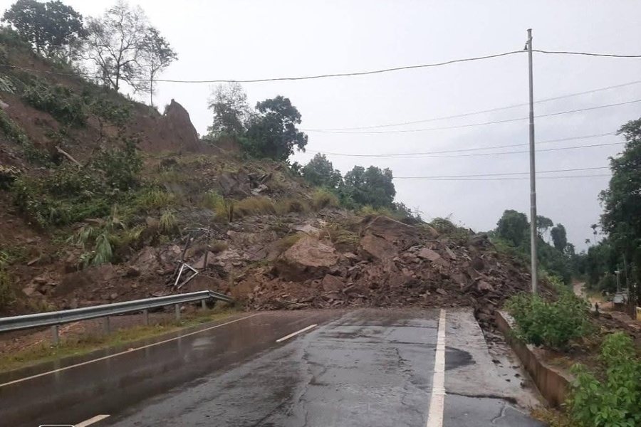 Heavy rains trigger landslide in Unakoti, disrupt road connectivity
