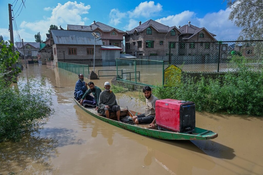Over 9,500 Evacuated After Jhelum River Breaches Embankments in Kashmir
