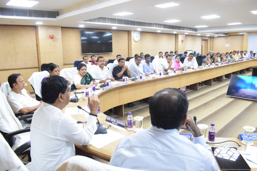 AMC Sets One-Month Deadline to Fix Roads, Drains and Street Lights