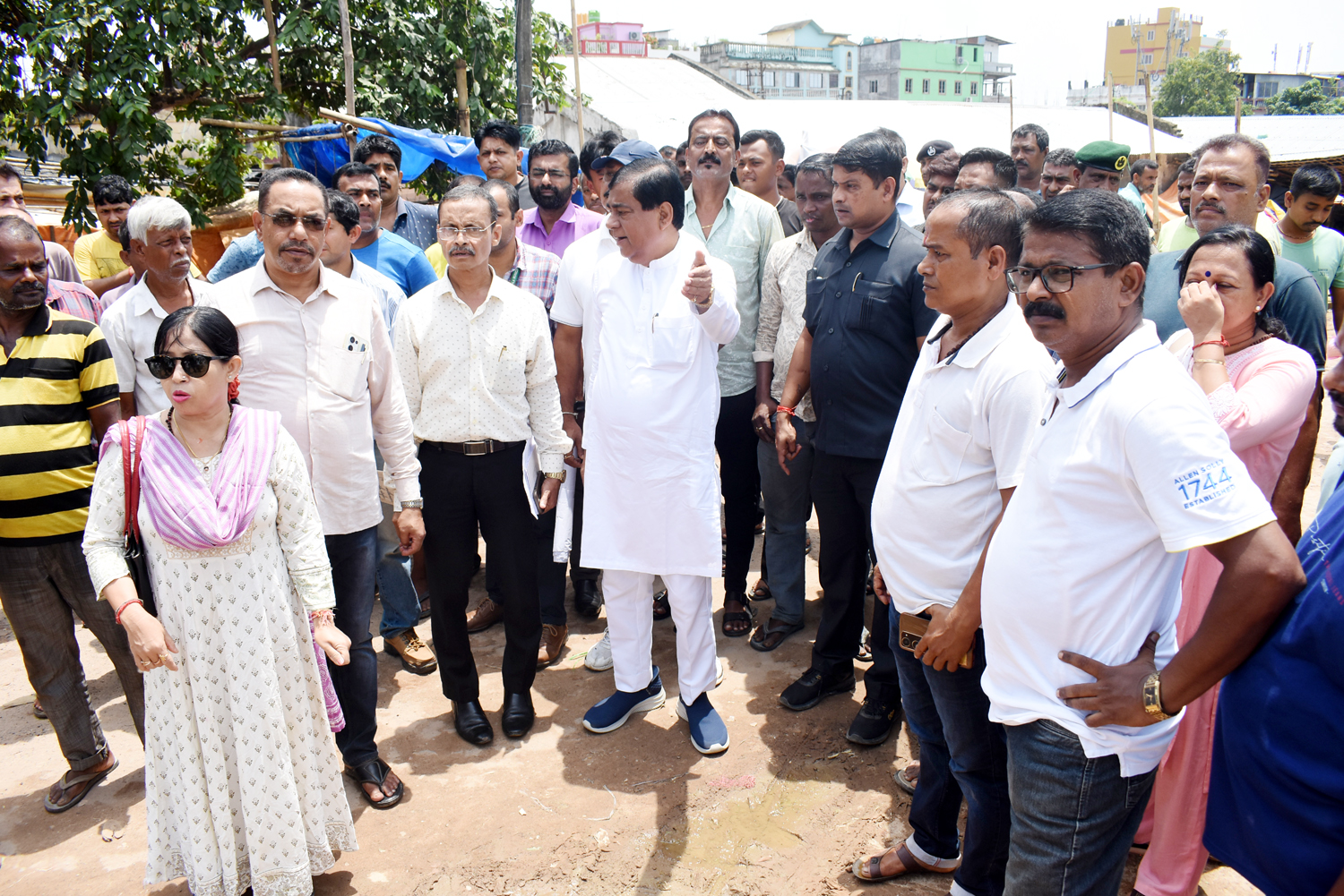 Mayor inspects city market, orders removal of illegal shops