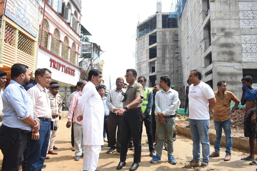 Mayor inspects old Motor Stand road Renovation, declares support for street traders