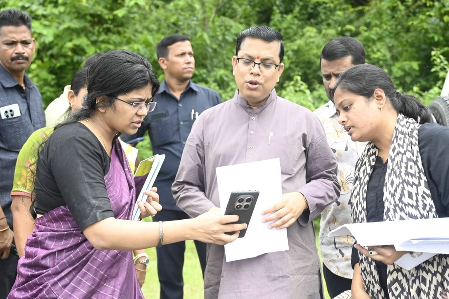Minister Tinku reviews Development Pr...
