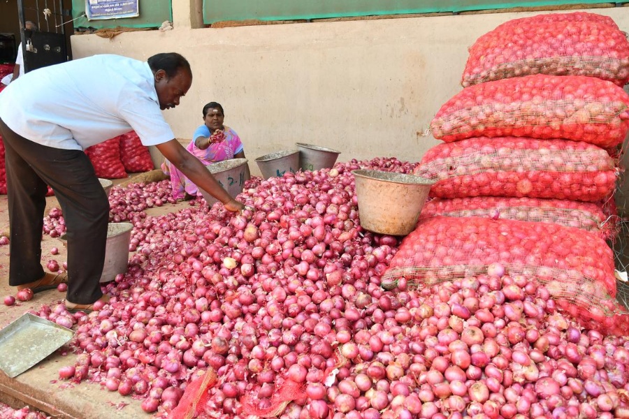 Tamil Nadu to Sell Onions at Subsidised Prices Through Ration Shops