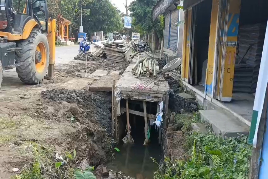 Residents Halt Drain Construction in Kailashahar Over Quality, Delay Allegations