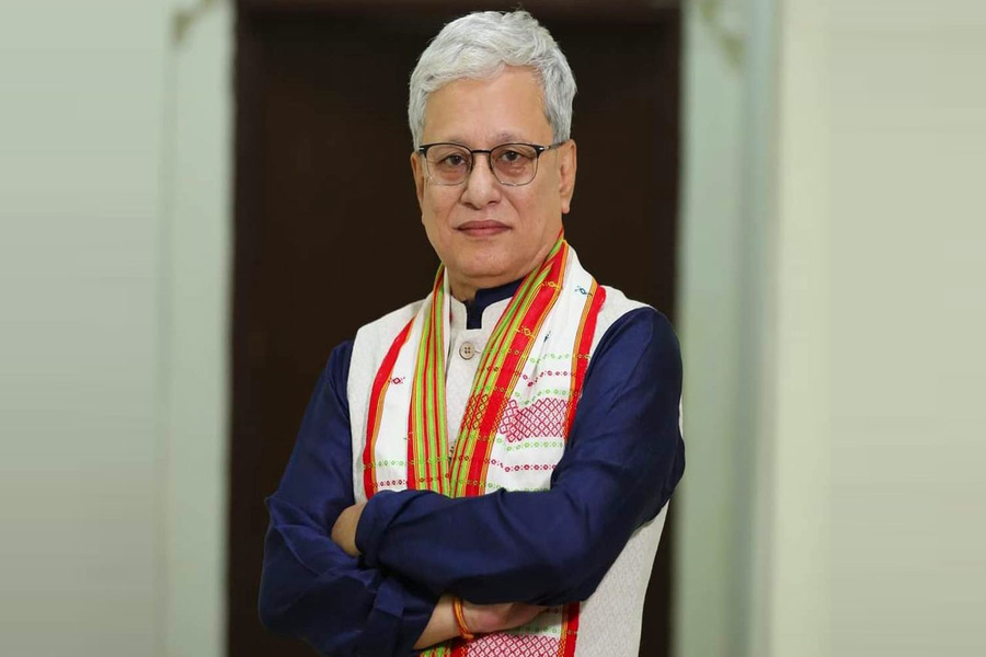 Telangana Governor Offers Prayers at Mata Tripura Sundari Temple