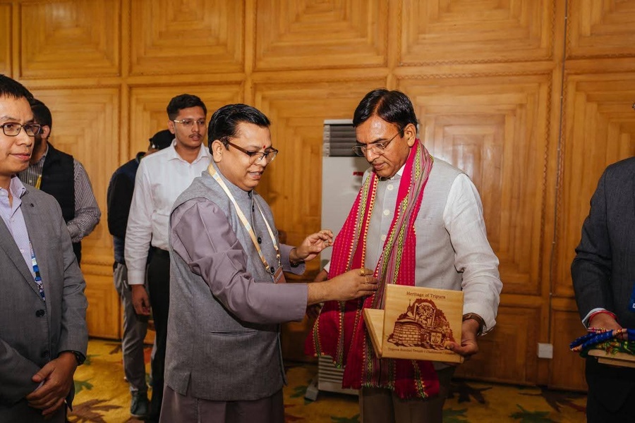 Tinku joins National Sports Meet in Srinagar, focus on infrastructure growth