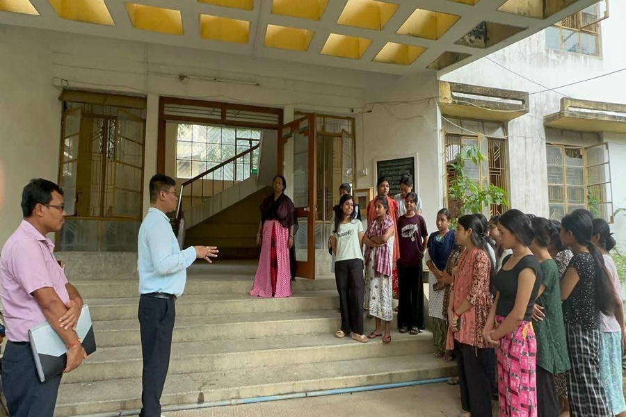 Tribal Welfare Minister Pays Surprise Visit to Hostel, vows Swift Action on Student Issues