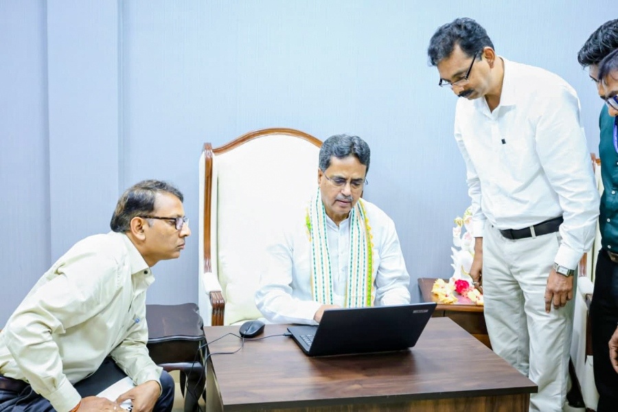 Tripura CM Participates in Online Self-Enumeration for Census 2027
