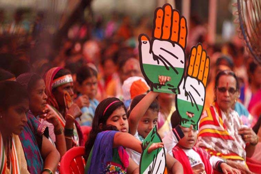 Tripura Congress slams govt’s fixed school uniform policy, alleges corruption