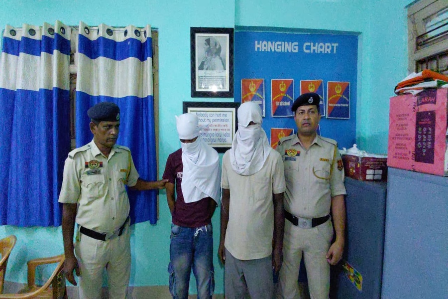 Two Youths Detained with Heroin in Tr...