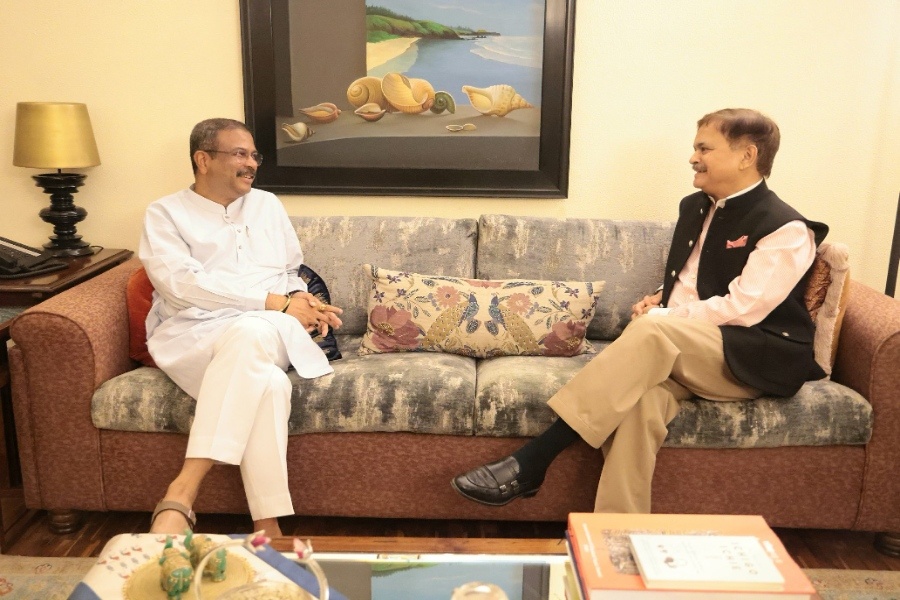 Union Minister Pradhan Pushes Higher Education Growth in Northeast; holds meeting with Tripura University VC