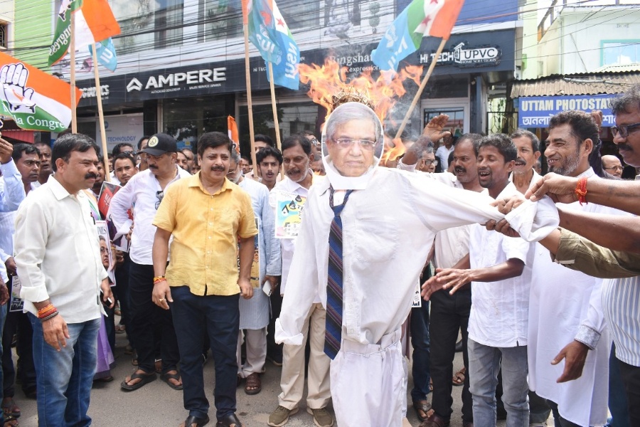 Tripura Congress seeks CEC Gyanesh Kumar’s resignation, burns effigy