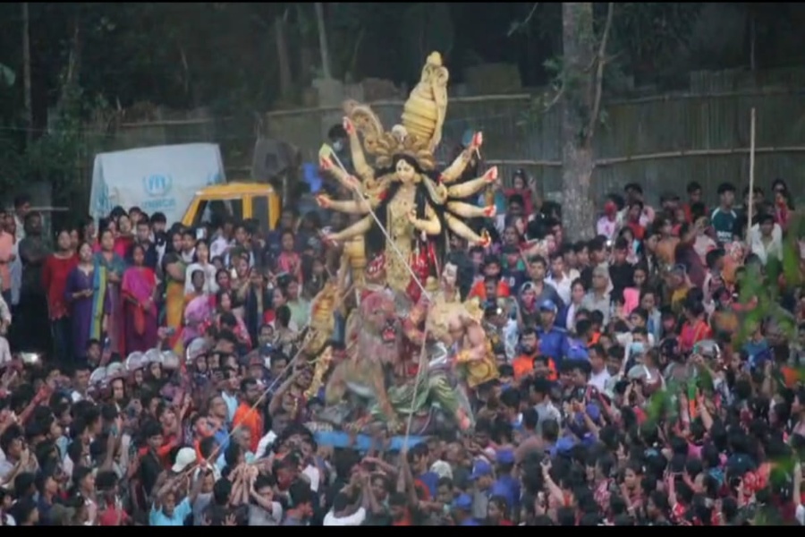 Durga Idol Immersion in Feni River Reflects Indo-Bangladesh Cultural Harmony Along Tripura Border