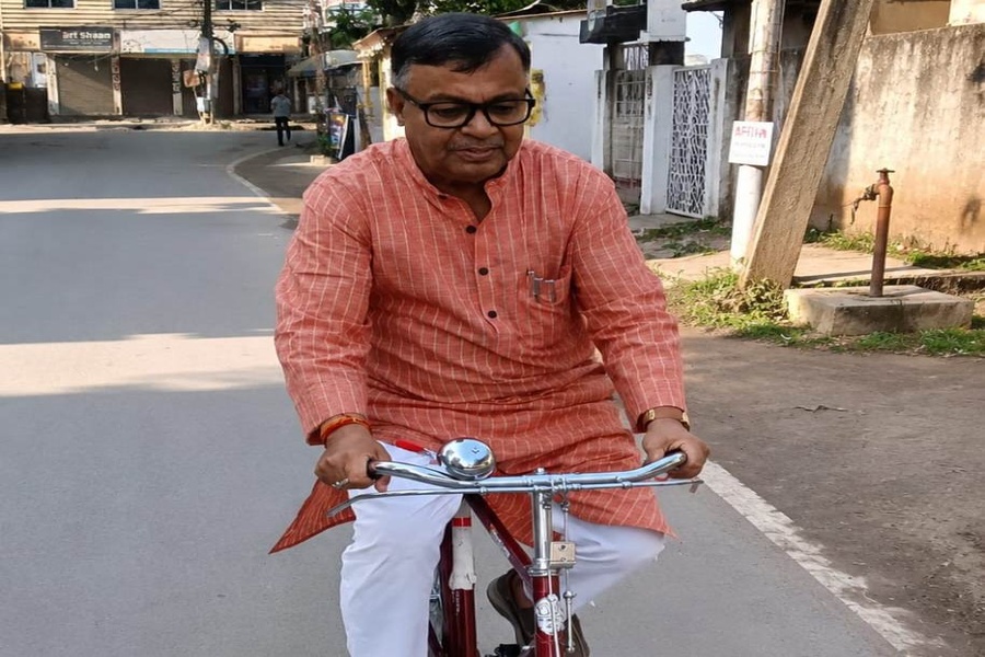 Tripura Ministers Ditch Escort Vehicles to Support Fuel Conservation Drive