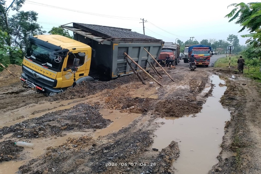 Bad Roads Bring NH-208 to a Standstill in Tripura