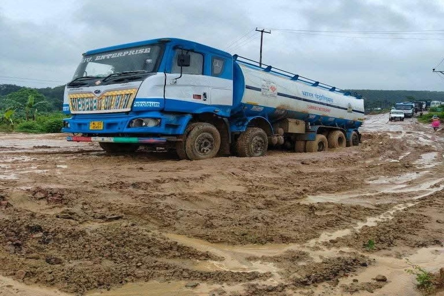 Tripura CM Urges Gadkari’s Intervention Over Poor NH Conditions, Calls for Immediate Repairs