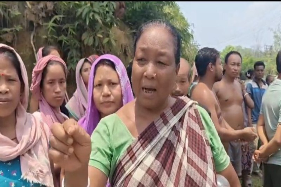 Women Protest Water Crisis, Block Roa...